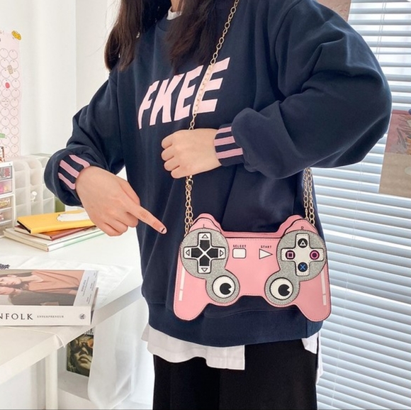 NOVELTY GAME PAD SHAPED CROSSBODY BAG - Picture 10 of 14